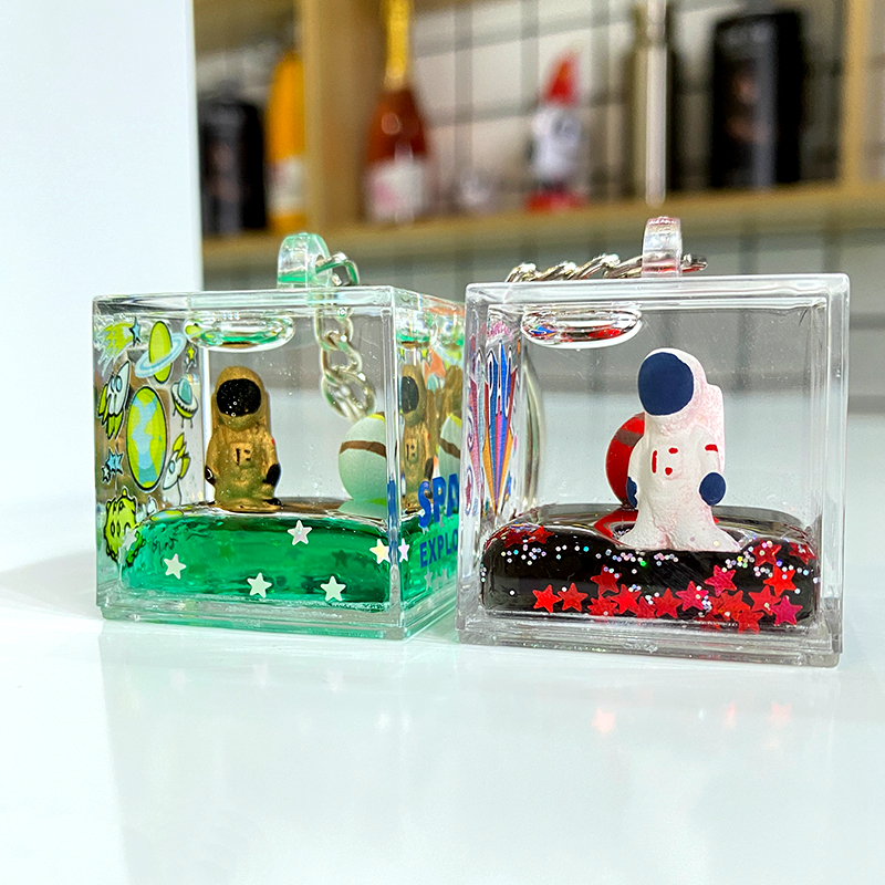 太空人魔方个性男女钥匙扣挂件