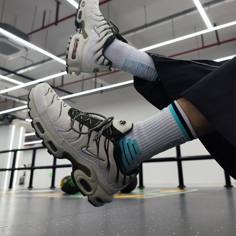Nike耐克男女鞋 Air Max Plus 缓震回弹防滑休闲运动鞋FB9722-001