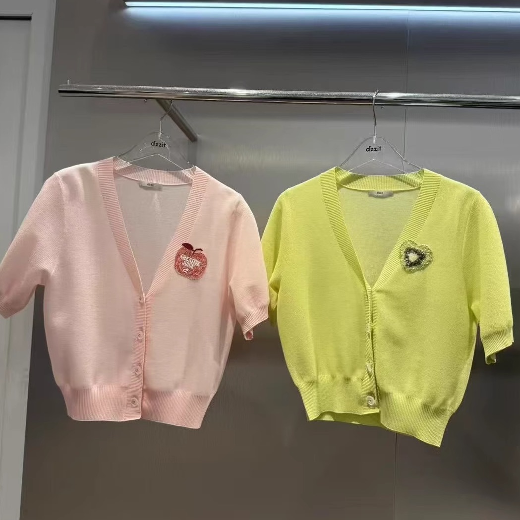 3J2E523吊牌935小地素dzzit专柜正品2025夏女爱心毛织开衫外套