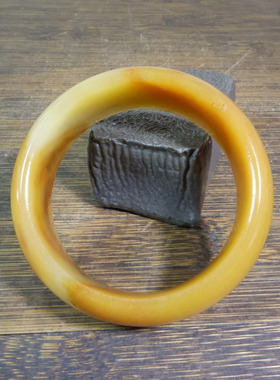 10236号 新疆克拉玛依金丝玉宽版手镯 内径59mm