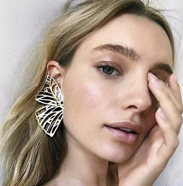 新款个性时尚蝴蝶翅膀羽翼生动潮流耳钉合金金属镂空耳环耳坠配