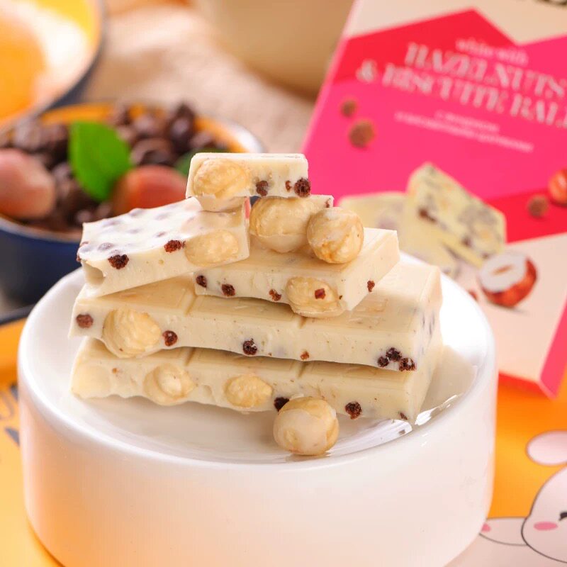 白俄罗斯进口白巧克力斯巴达克榛仁谷物杏仁椰子榛仁夹心可可脂