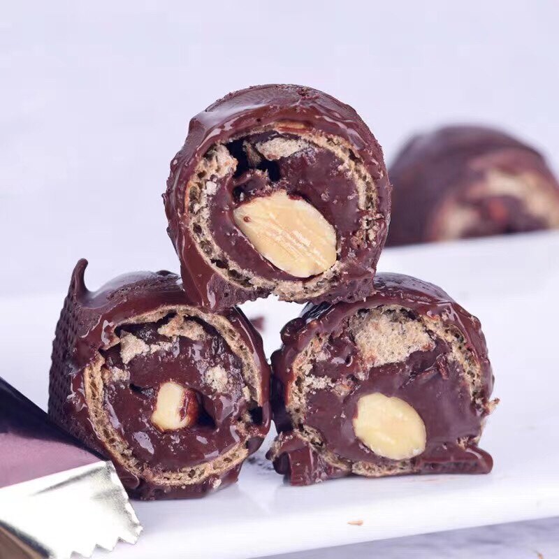 俄罗斯进口整颗杏仁坚果夹心松露黑巧克力榛仁威化糖果零食 200g
