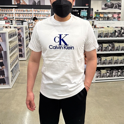 CK立体植绒LOGO纯棉圆领短袖T恤