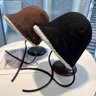 2026新款麂皮绒毛绒渔夫帽子男女秋冬保暖护耳帽系带显脸小报童帽