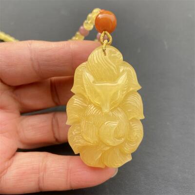 天然俄料原矿蜜蜡雕刻狐狸项链吊坠16.92克无优化无烤色琥珀