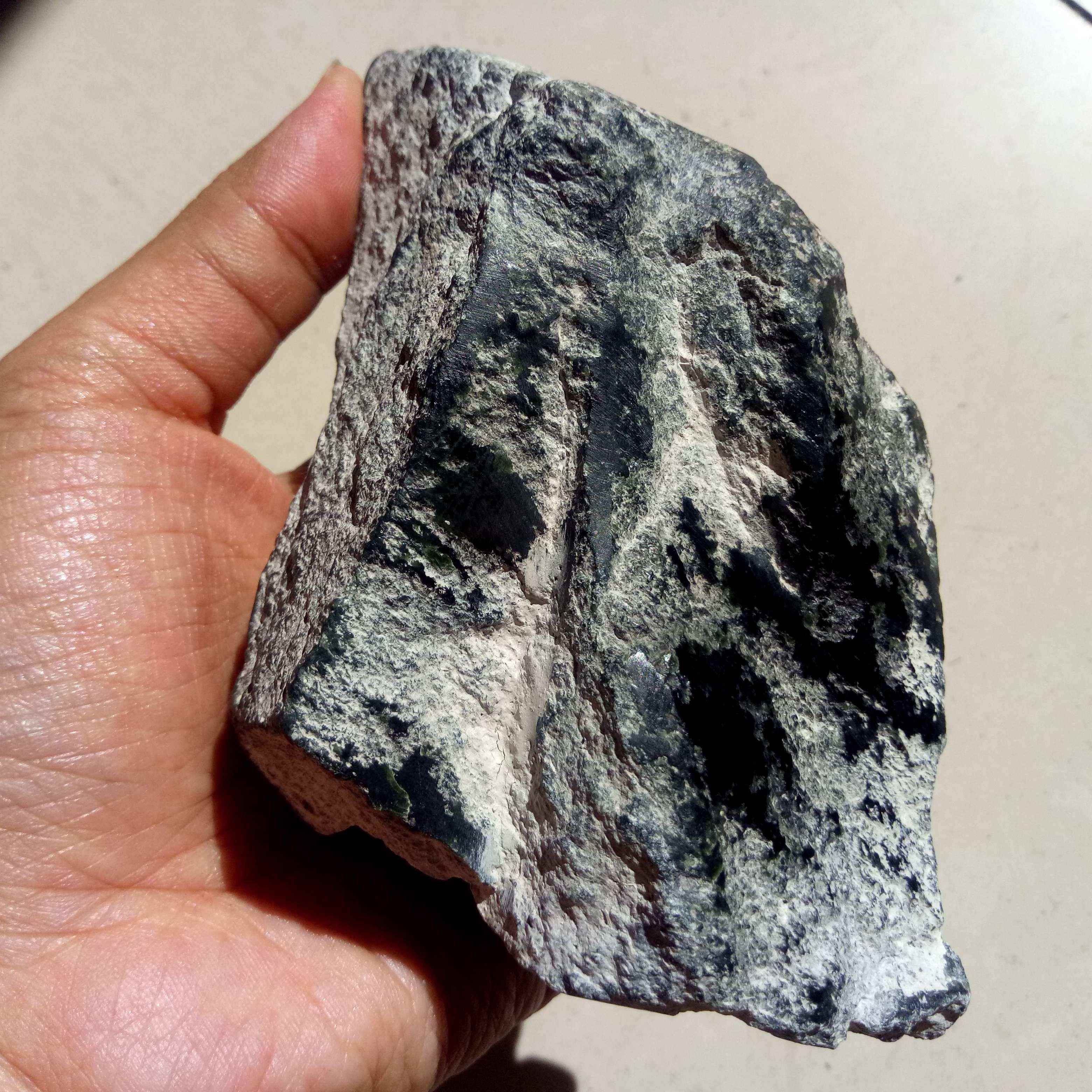 587g新疆和田塔青黑青山料原石黑羊脂把件牌子原石雕刻料