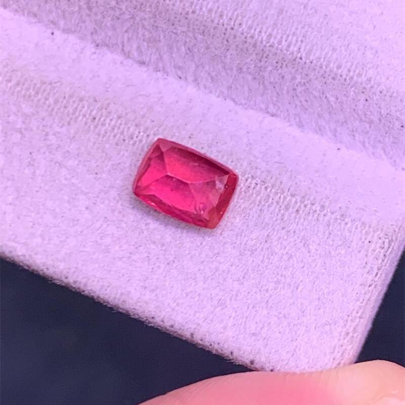 1.02克拉天然无烧热粉蓝宝石镶嵌裸石晶体透满火彩GUILD证书悠