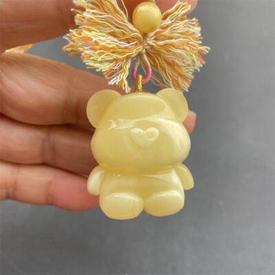 天然俄料原矿白花蜜小熊女款项链吊坠15.31克无优化无烤色琥珀