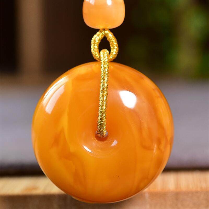 天然俄料原矿鸡油黄蜜蜡平安扣吊坠女款项链14.7克妖花纹无优化秀