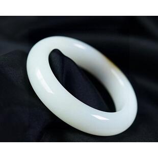 精品天然和田玉且末糖羊脂玉54 55圈口玉手镯玉质细腻重78.6克cs0