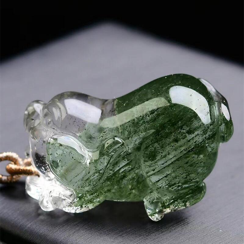天然大号巴西绿幽灵千层帘猪福猪吊坠晶体通透手工雕工32.6g即