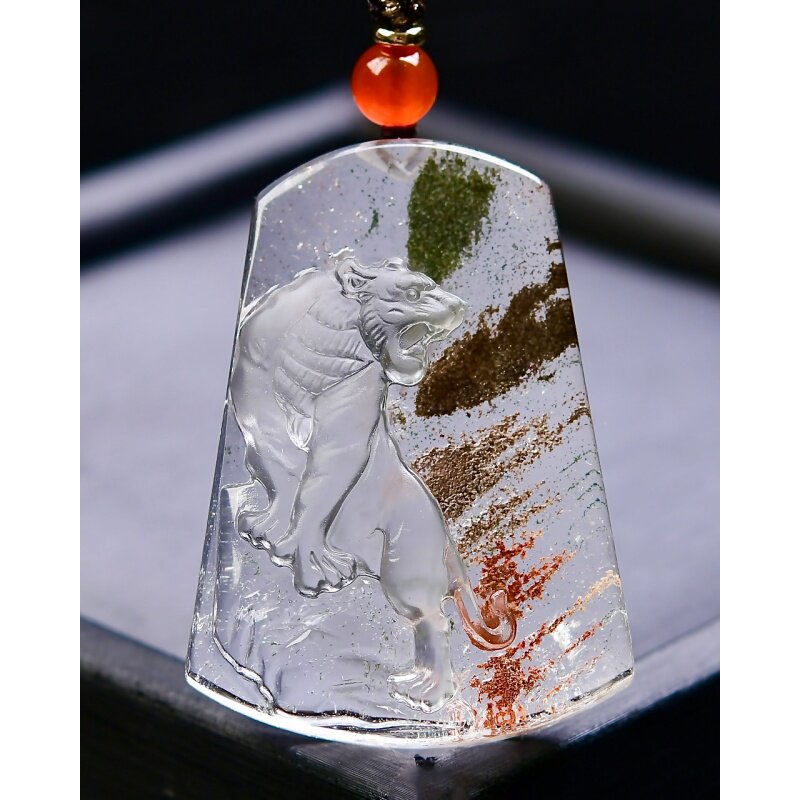 天然水晶巴西原矿四季幽灵彩绿幽灵手工雕刻老虎吊坠项链30克速