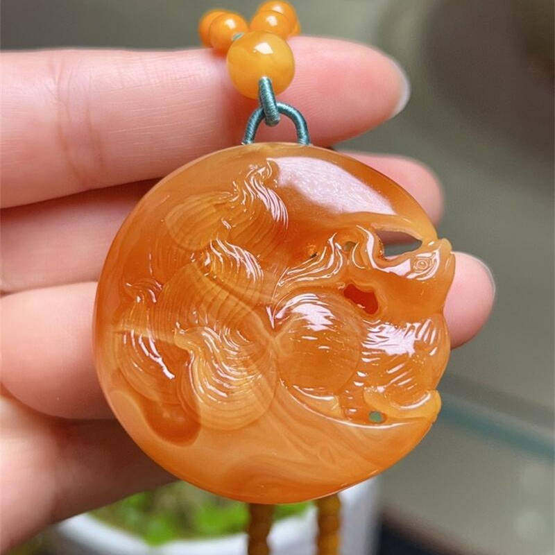 天然俄料老蜜蜡雕刻九尾狐女款项链吊坠19.4克无优化无烤色琥珀