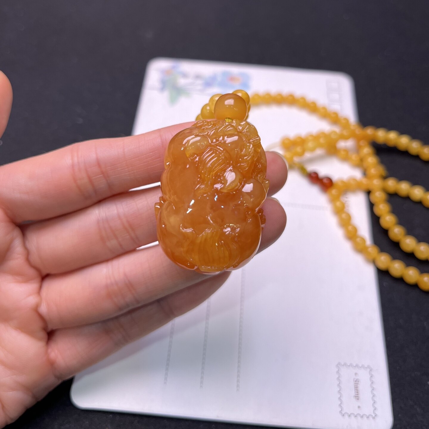 天然俄料原矿无烤色琥珀鸡油红老蜜蜡貔貅吊坠项链毛衣链28克凯
