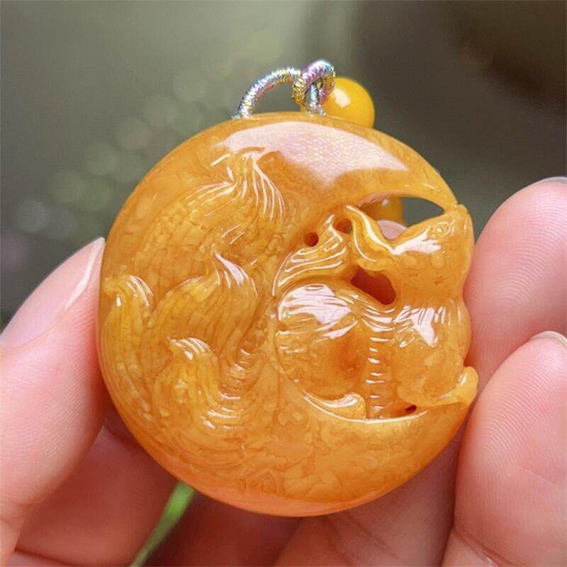 天然俄料原矿老蜜蜡九尾狐吊坠女款项链17.8克无优化无烤色琥珀