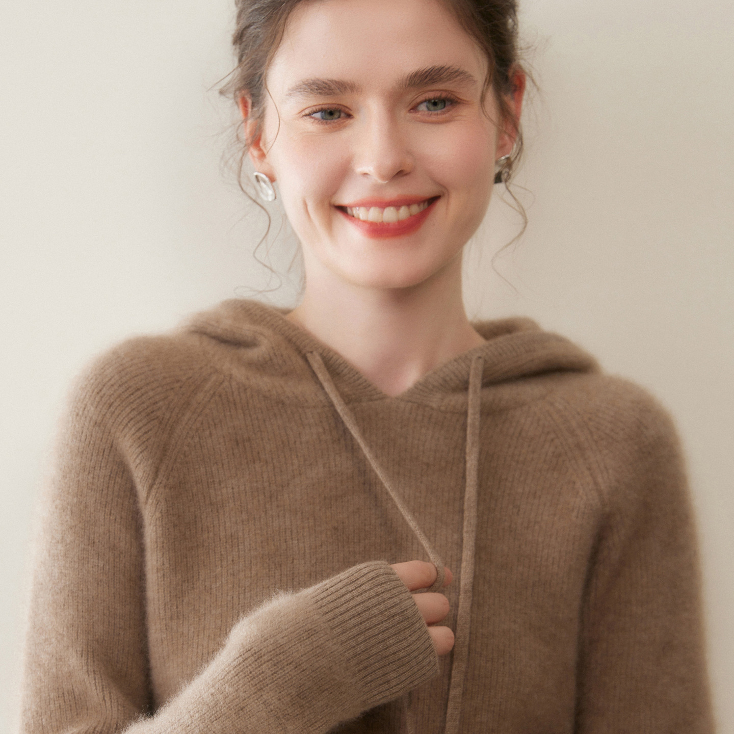 羊绒套头新款连帽羊毛针织衫