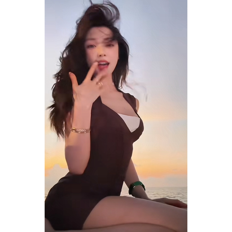 提供官网下单凭证 易梦玲同款 houseofcb 连衣裙 紧身 代购