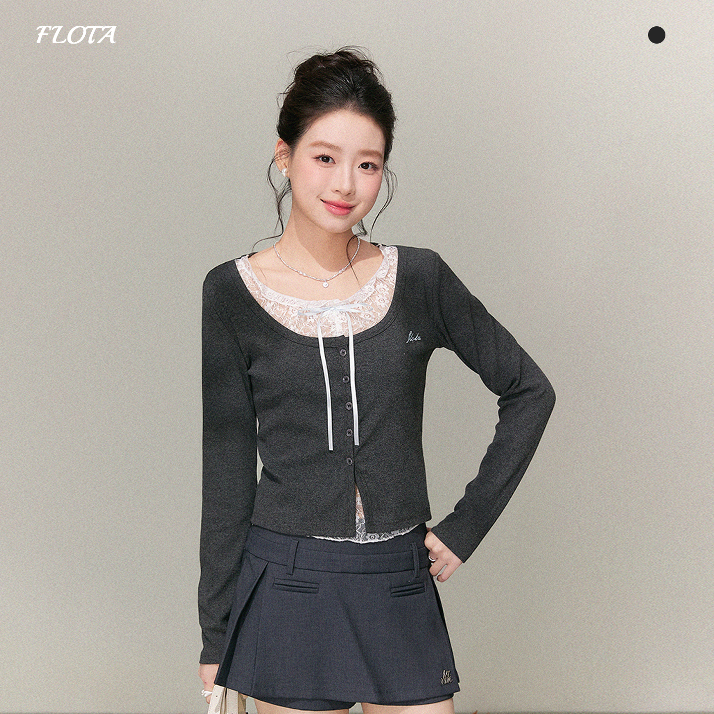 甜酷风蕾丝拼接假两件内搭打底衫秋季修身显瘦短款辣妹长袖上衣女