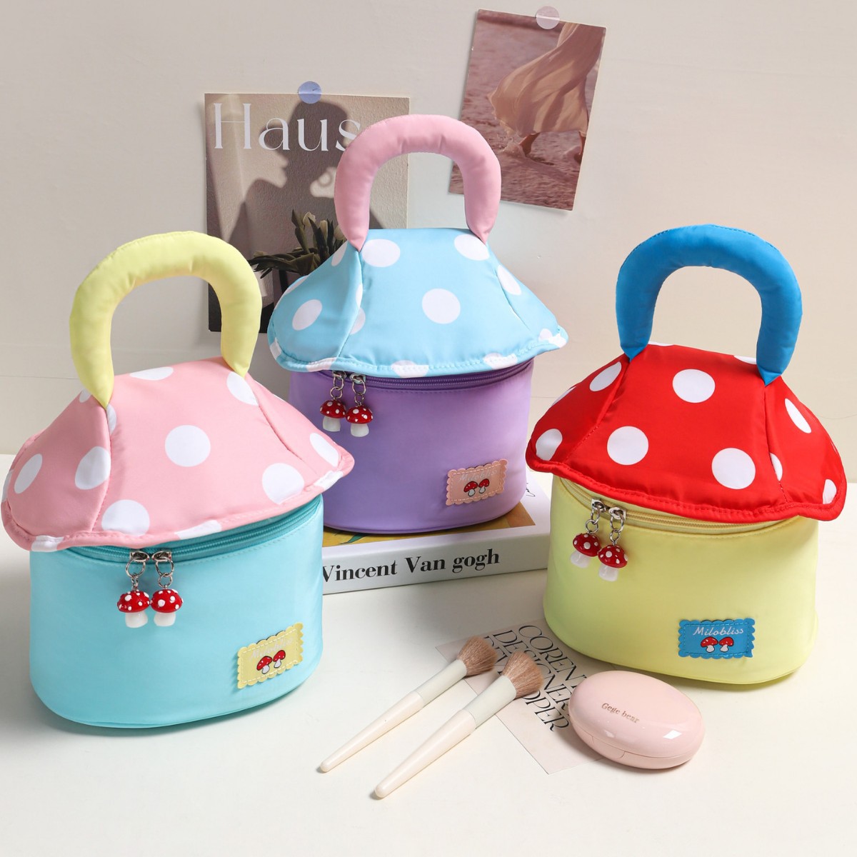 童趣蘑菇屋化妆包可爱收纳包伴手礼女大容量便携旅行分区波点满月