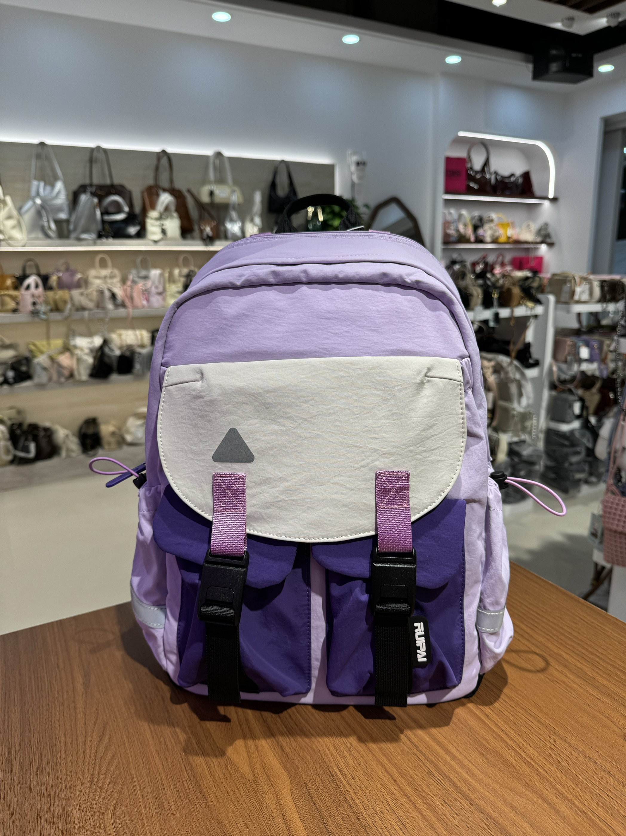 广州品牌新款弹力悬浮书包超轻防水1-4年级男女学生书包