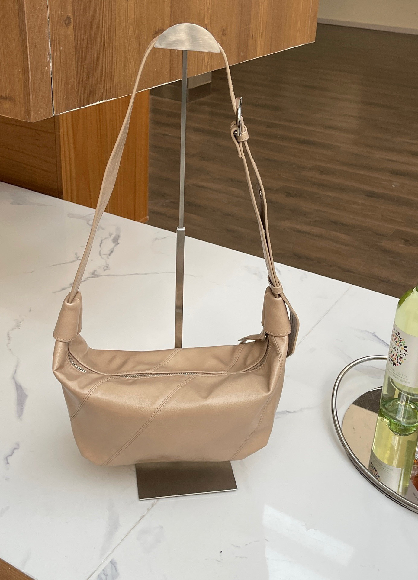 娜飞儿23677牛角包包高级质感新款女包百搭饺子包单肩斜挎大容量