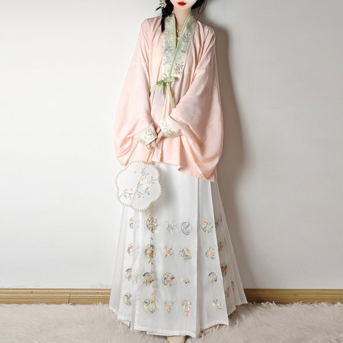 唐伊坊交领琵琶袖汉服绣花马面裙