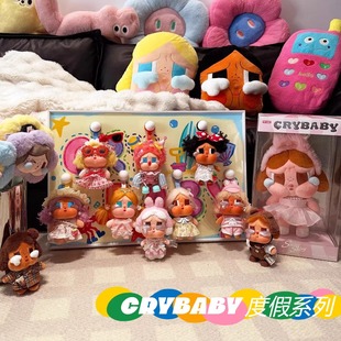 泡泡玛特哭娃搪胶盲盒收纳装 饰画Crybaby度假展示架挂画墙上收纳
