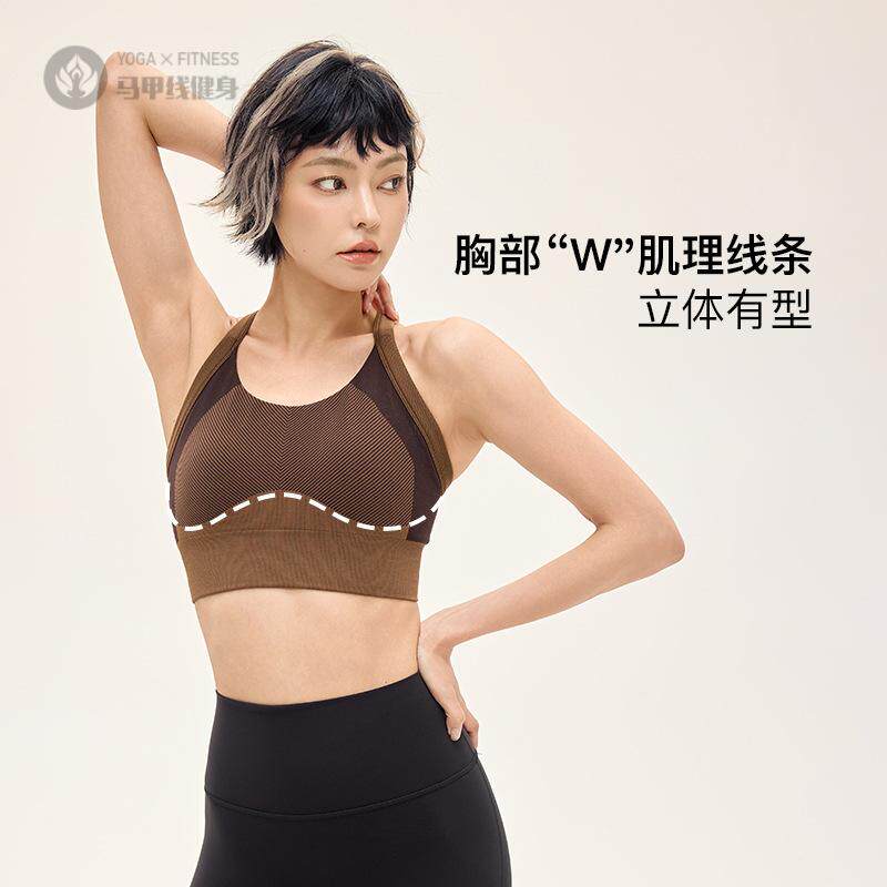 固定罩杯细肩带裸感美背运动背心