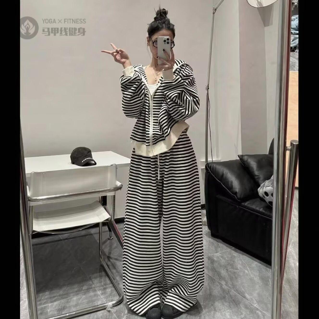 韩版早秋慵懒风条纹连帽两件套|