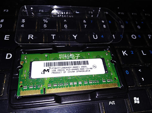 镁光 1GB 2RX16 PC2-6400S-666笔记本内存条MT8HTF12864HDY-800E1