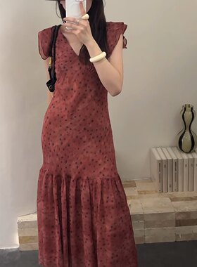 法式红色V领波点连衣裙女夏季小个子巨好看收腰飞飞袖A字鱼尾长裙