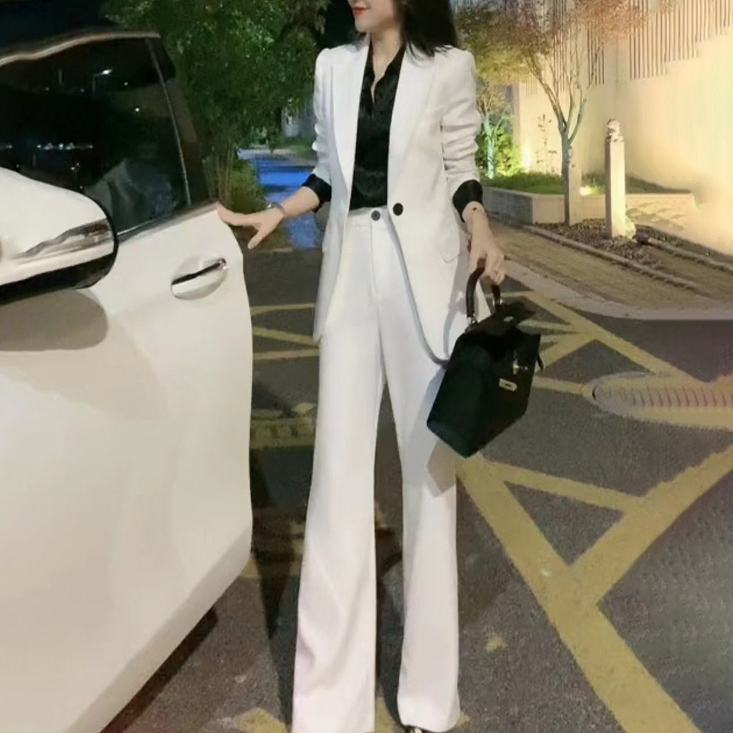 时尚洋气高级感白色西装职业套装女春秋2023新款微喇裤两件套气质