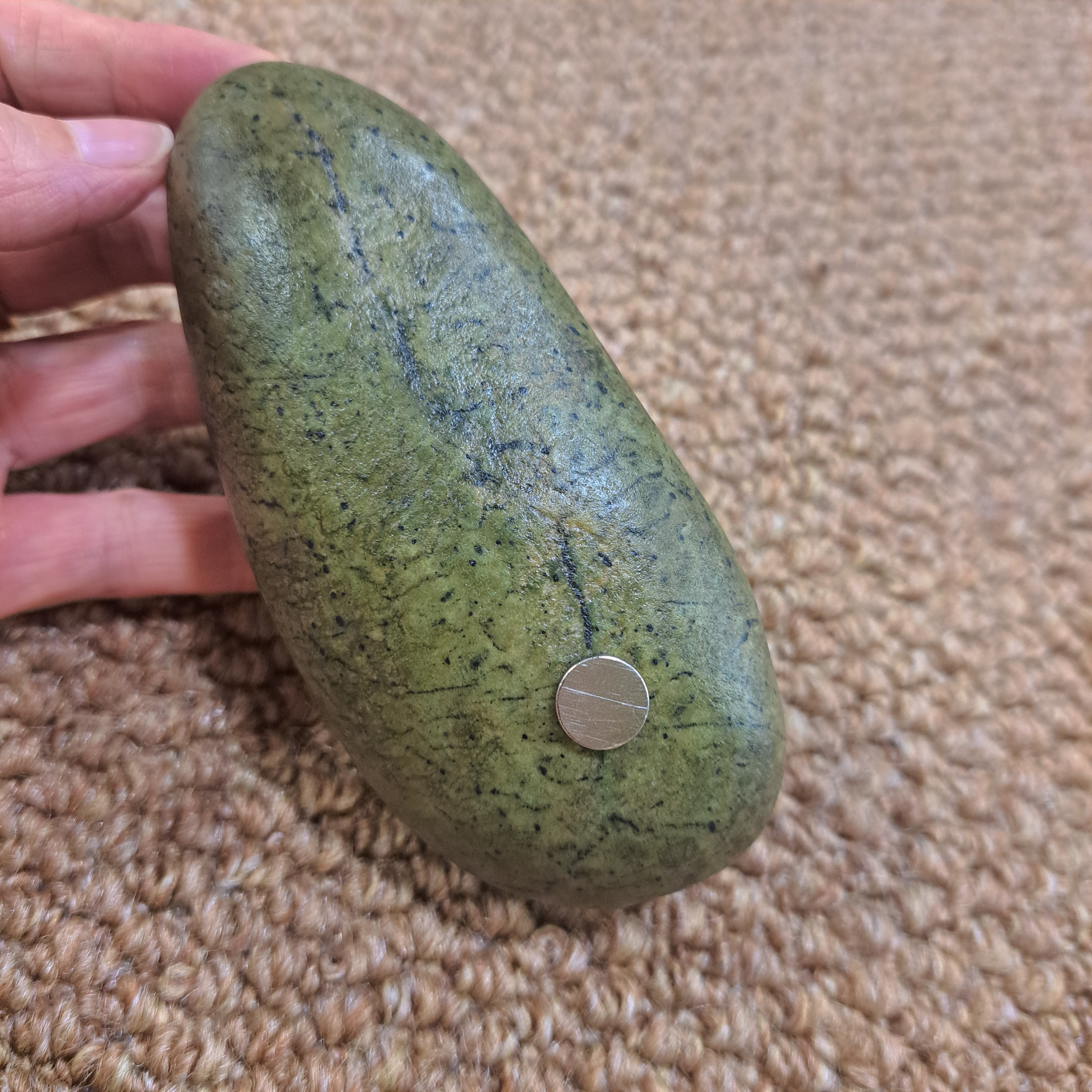 420克藏玉药王石老皮黄翠油润玉化瓜籽形状强磁手把件热敷石675