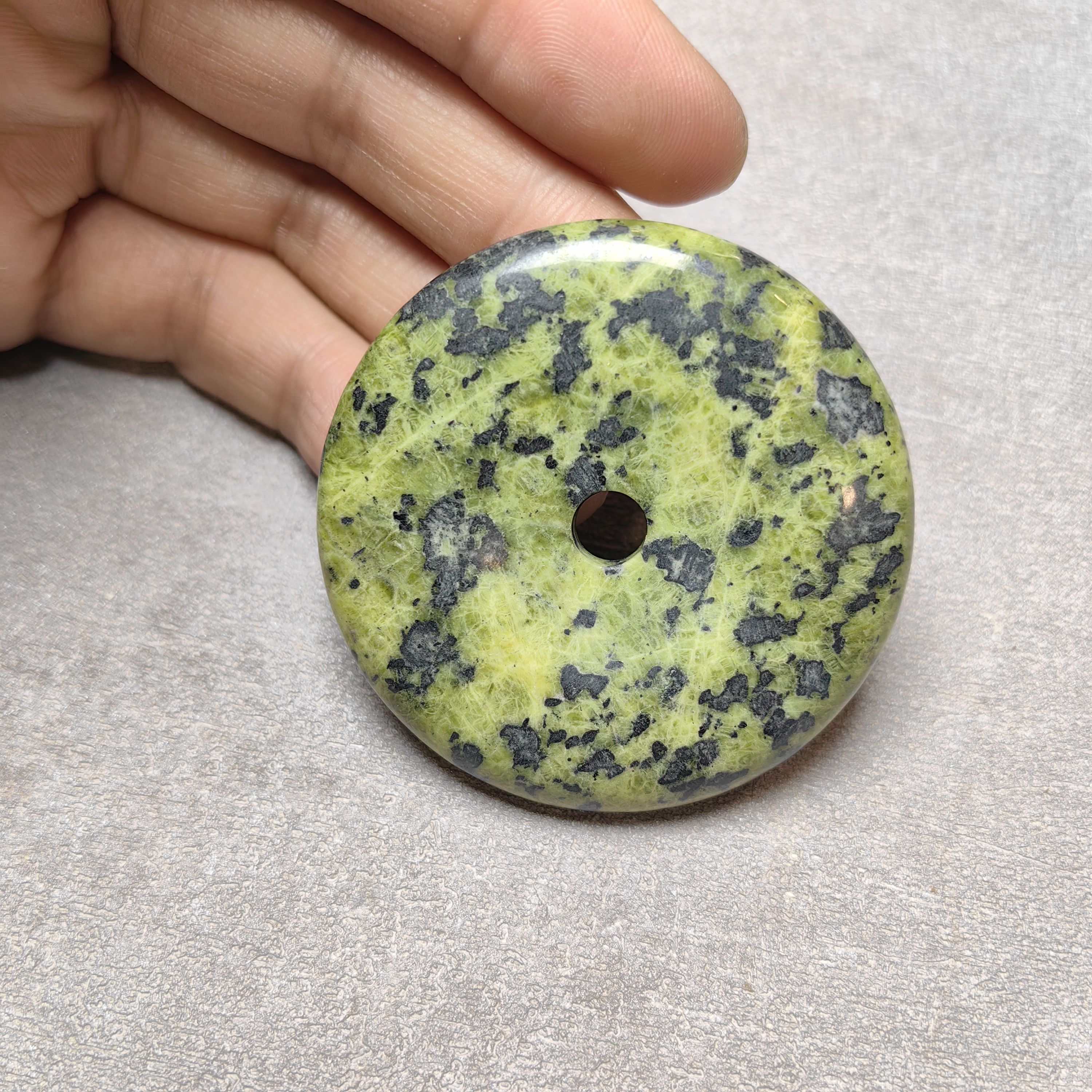 西藏藏玉药王石自然原石平安扣强磁性55mm0621黄翠西瓜皮挂件吊坠
