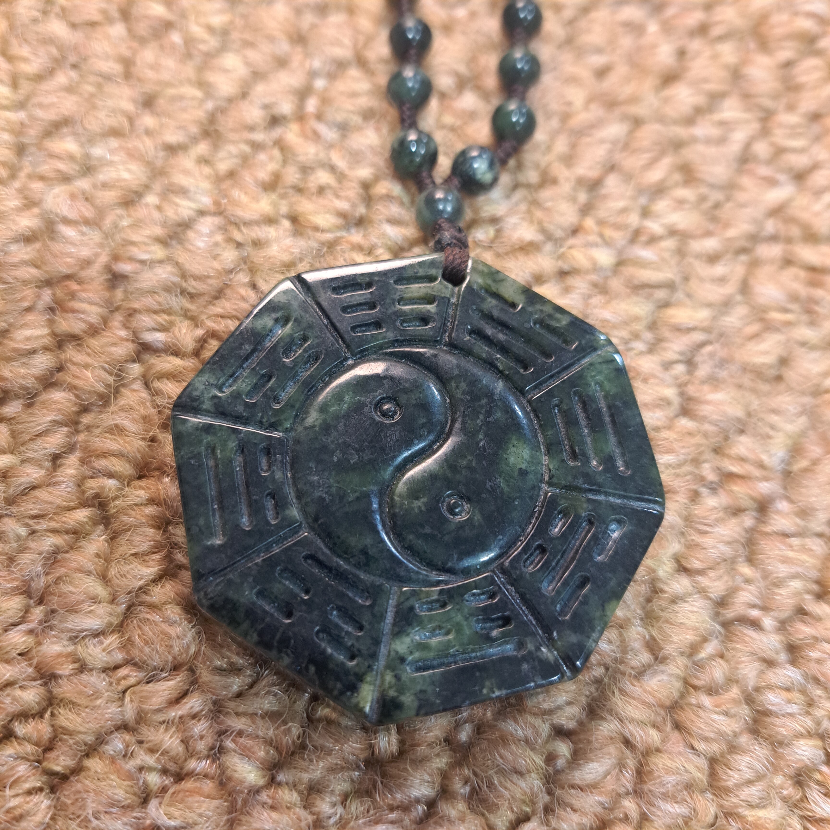 药王石原石古法雕刻太极八卦吊坠色泽墨绿古朴厚重中式挂坠740