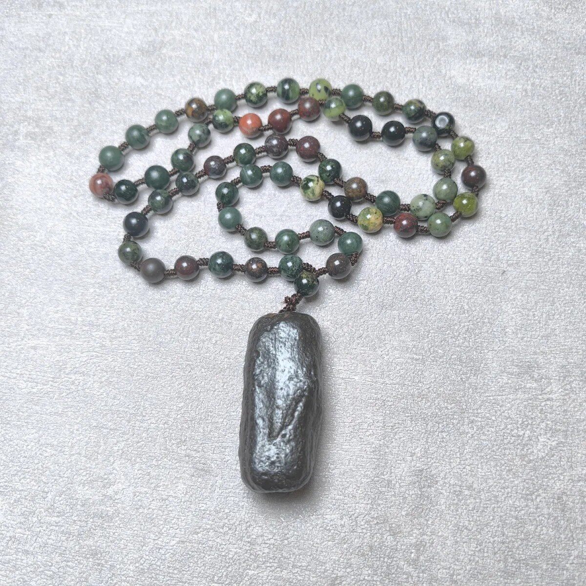 五彩湾硅化铁蓝光吊坠配6毫米五行五色链46克护心养心石248