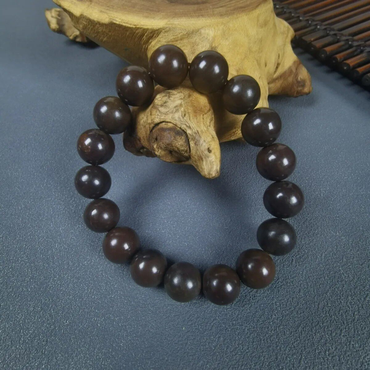 新疆五彩湾硅化铁护心石养心石自然高频率微瑕疵手串12mm#10052