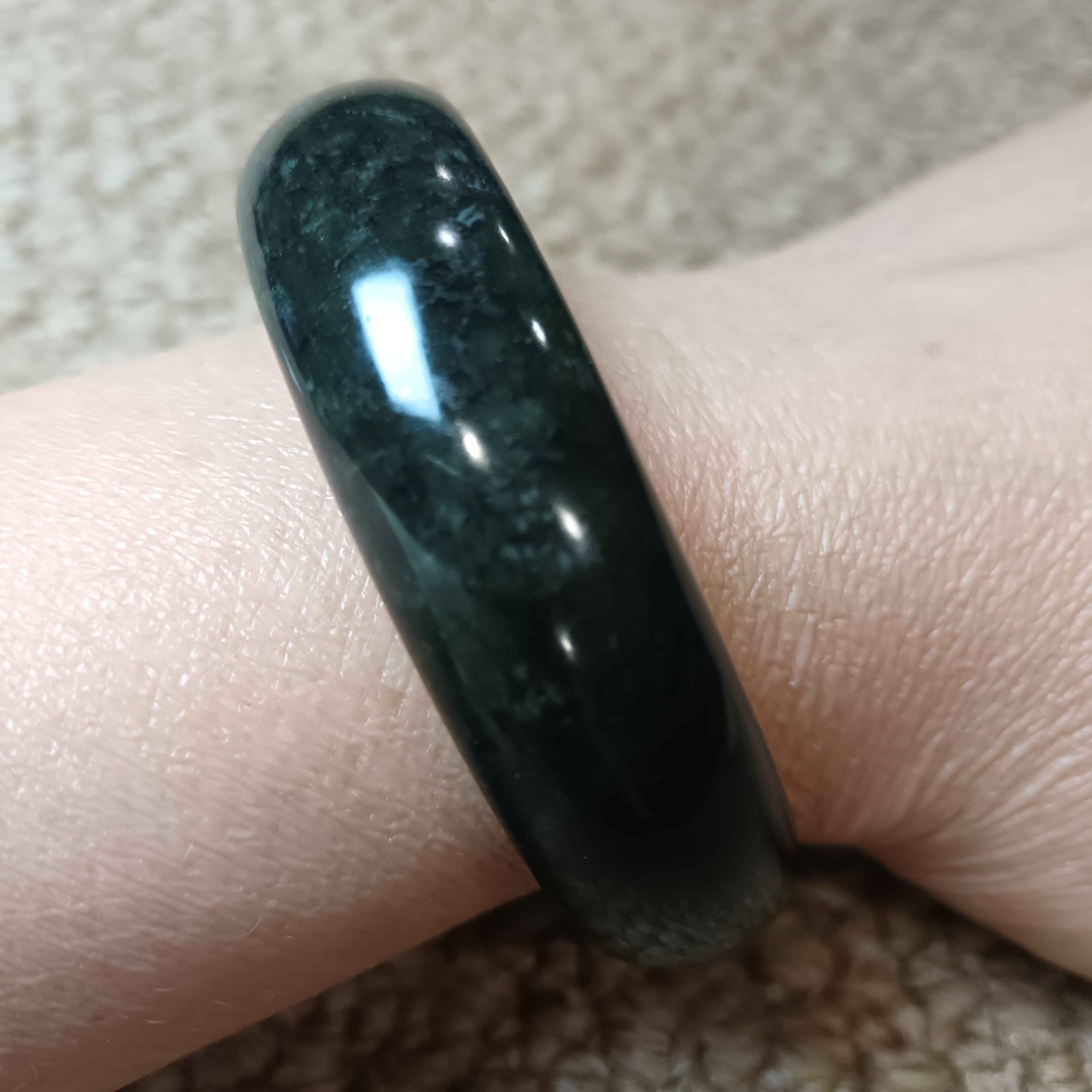 西藏药王石标准手镯墨绿细腻显白有气质有磁圈口56.5mm宽17mm1992