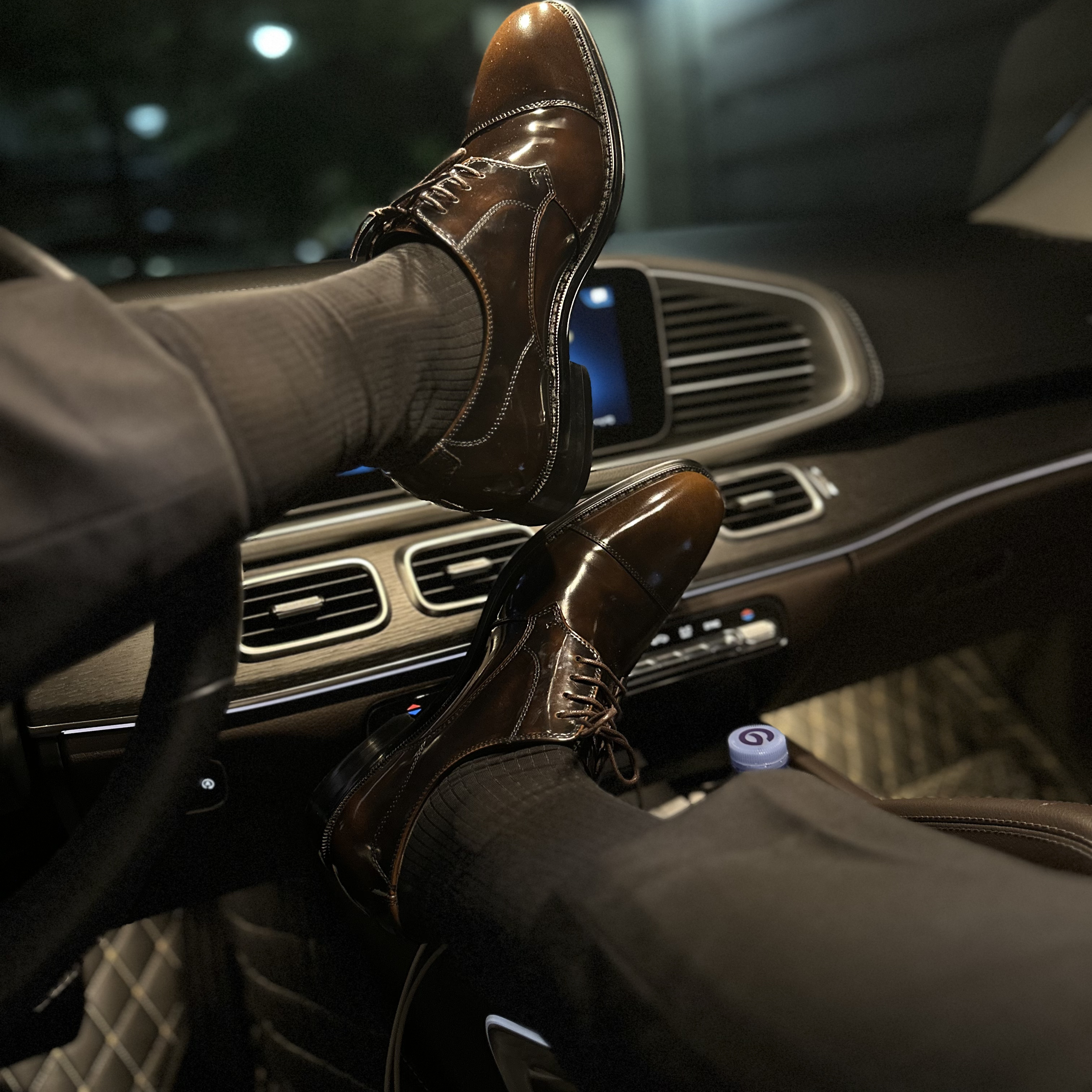 爆款方头车缝线耐磨纯色胶粘鞋