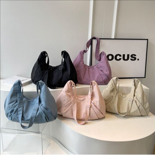 2026 Light Pleated Dumpling Women's Casual Crossbody Large C