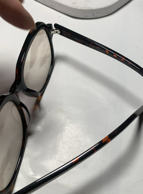 天然水晶石头眼镜一块石头切割淡淡茶色养眼保真清晰度高保真天然