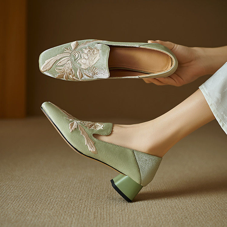 2025新中式国风缎面花朵刺绣一脚蹬乐福鞋 4cm中旗袍单鞋女妈妈鞋,女鞋,深口单鞋,淘宝优惠券,粉丝福利购,淘宝优惠卷