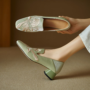 2025新中式国风缎面花朵刺绣一脚蹬乐福鞋 4cm中旗袍单鞋女妈妈鞋