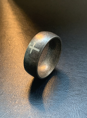 弧形十字-权戒不掉色钛钢古法戒指男复古食指磨砂泥鳅背闭口指环