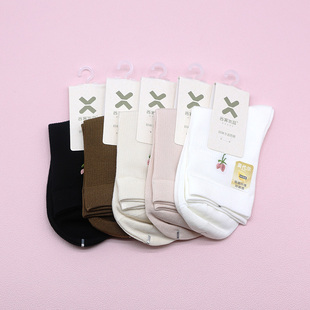 西客优品  秋冬莫代尔小花刺绣纯色无骨中筒学生成人女袜252Q2616