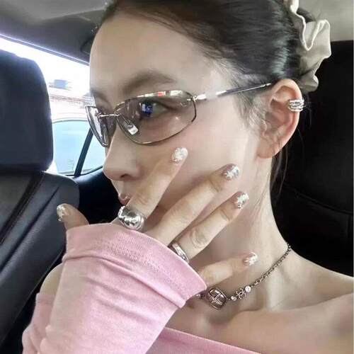 cece/3.27/时髦辣妹匕备 26s新款字母渐层银框太阳眼镜 太阳眼镜