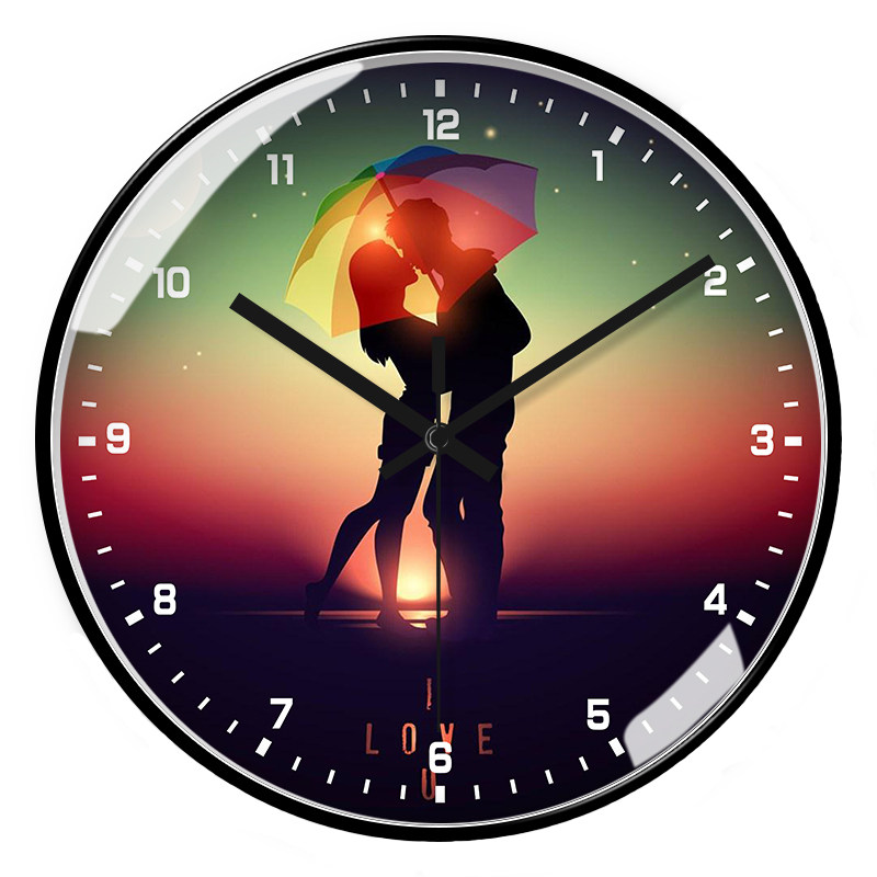 卡通情侣卧室时钟表圆形挂墙挂钟免打孔石英钟自动对时简约时尚表