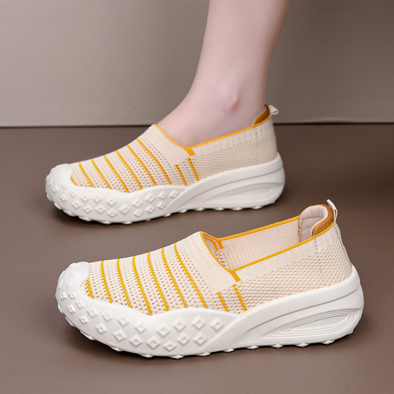 老北京布鞋女夏季新款飞织透气网面鞋一脚蹬渔夫鞋镂空软底休闲鞋