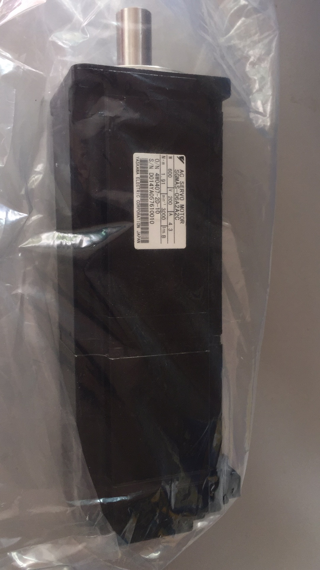 SGMAS-02A2A2C原装安川200W带刹车伺服电机全新质保一年包邮询价